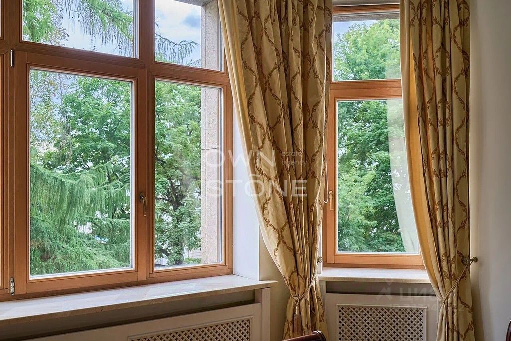 m. Kropotkinskaya: Apartment, 4-rooms