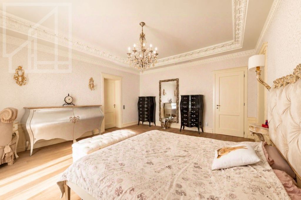 m. Kropotkinskaya: Apartment, 4-rooms