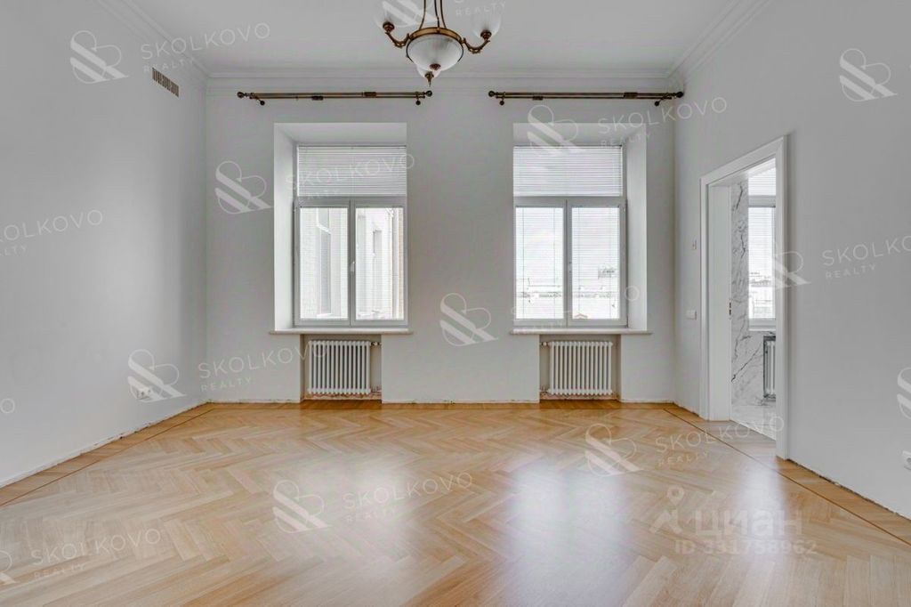 m. Aleksandrovsky sad: Apartment, 6-rooms