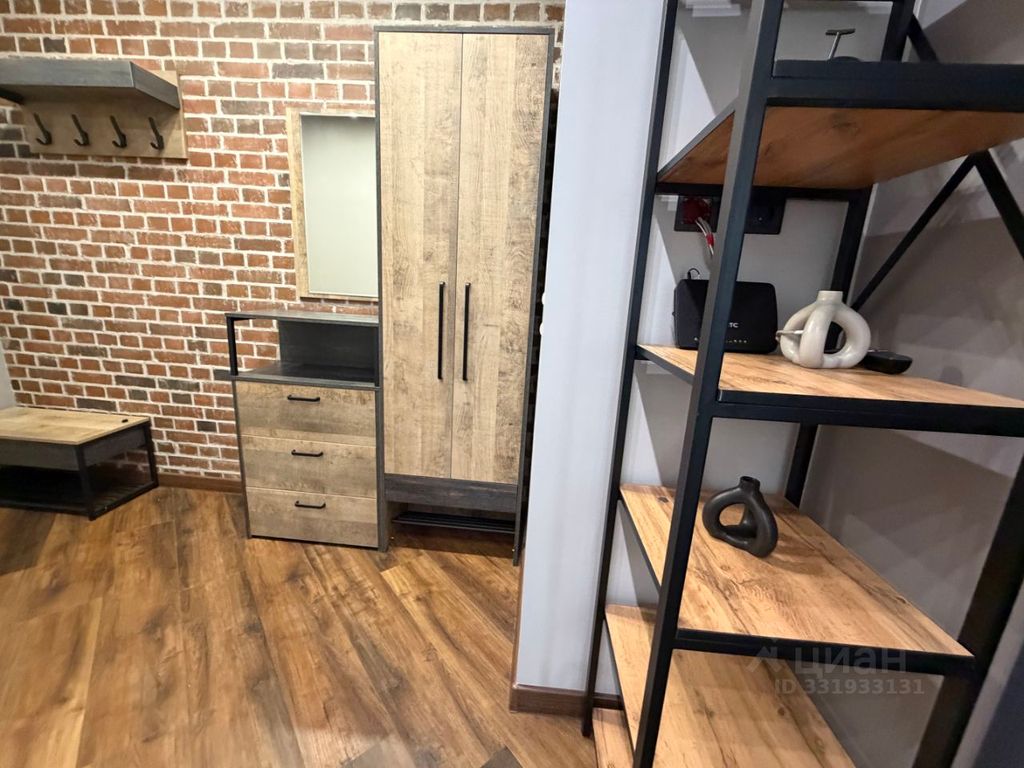 m. ZIL: Apartment, 1-rooms