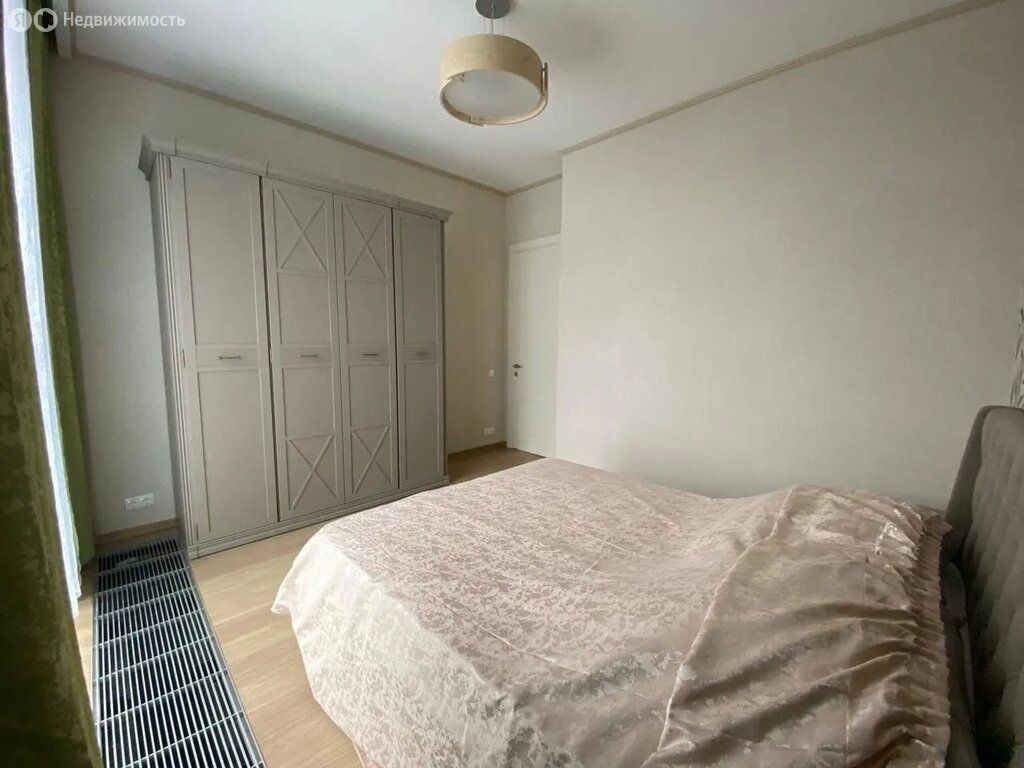 m. ZIL: Apartment, 2-rooms