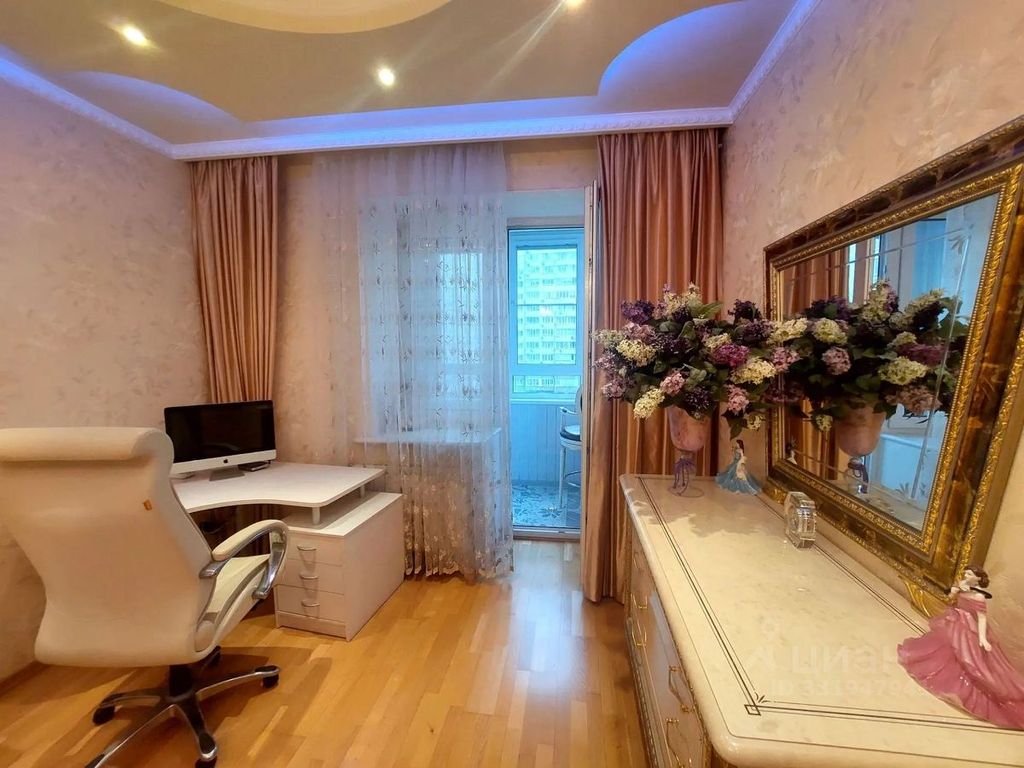 m. Yugo-Zapadnaya: Apartment, 3-rooms