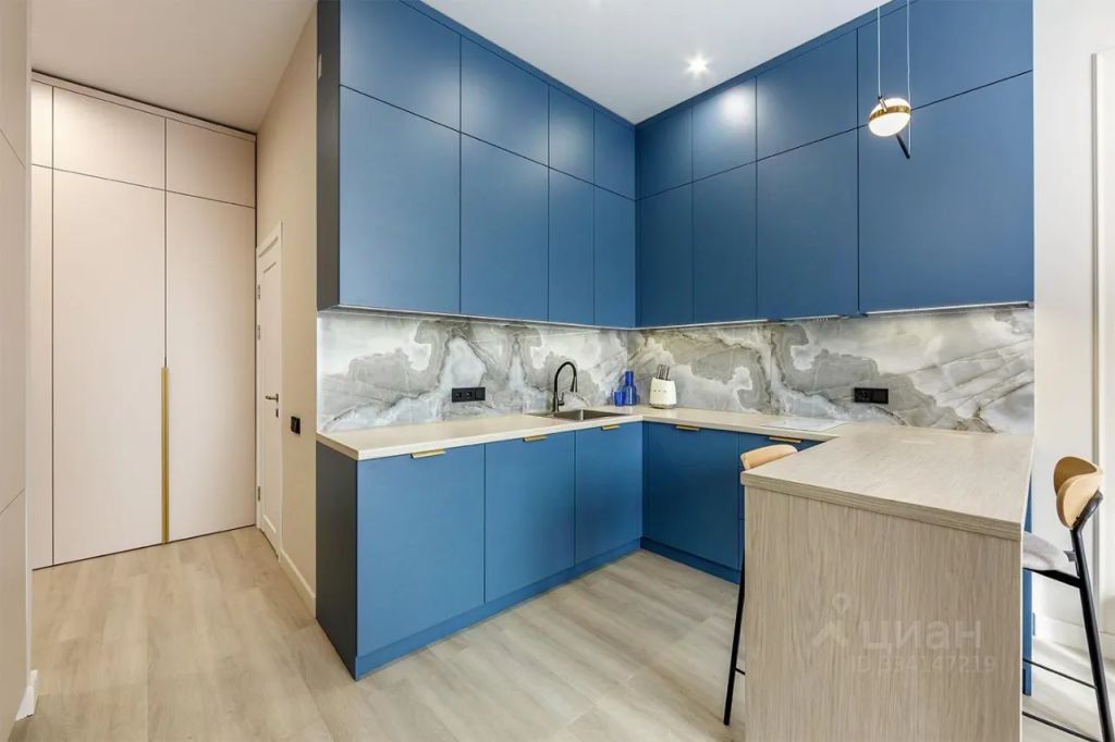 m. ZIL: Apartment, 2-rooms