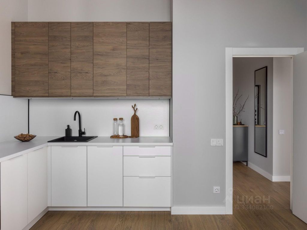 m. Verkhnie Kotly: Apartment, 2-rooms