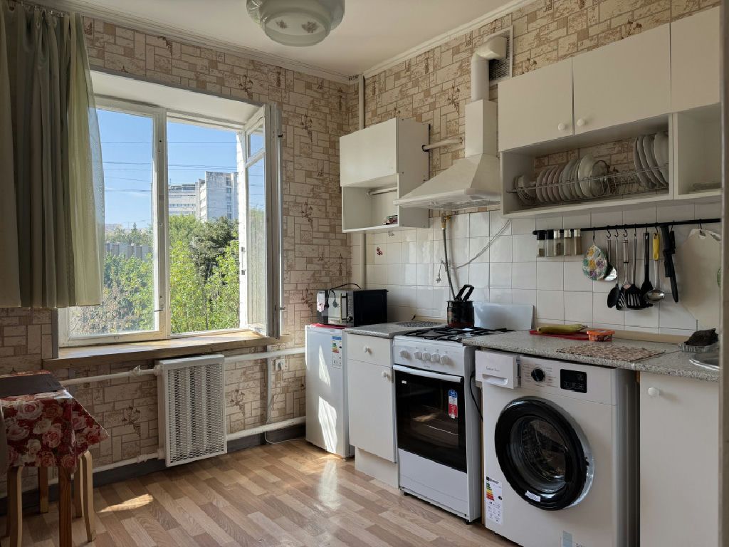 m. Oktyabrskoe pole: Apartment, 1-rooms