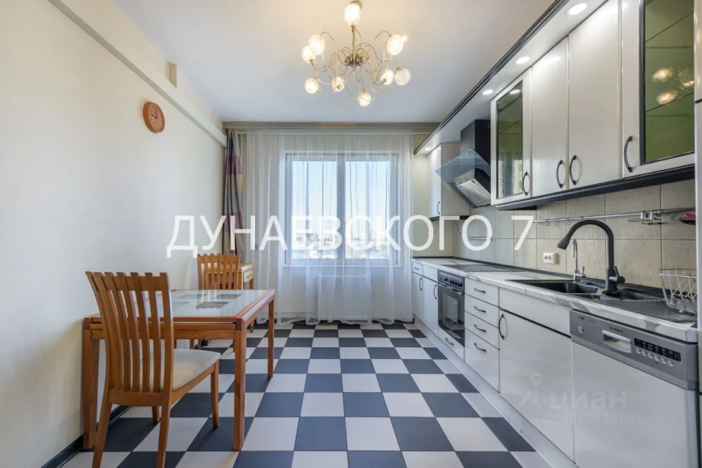 m. Studencheskaya: Apartment, 3-rooms