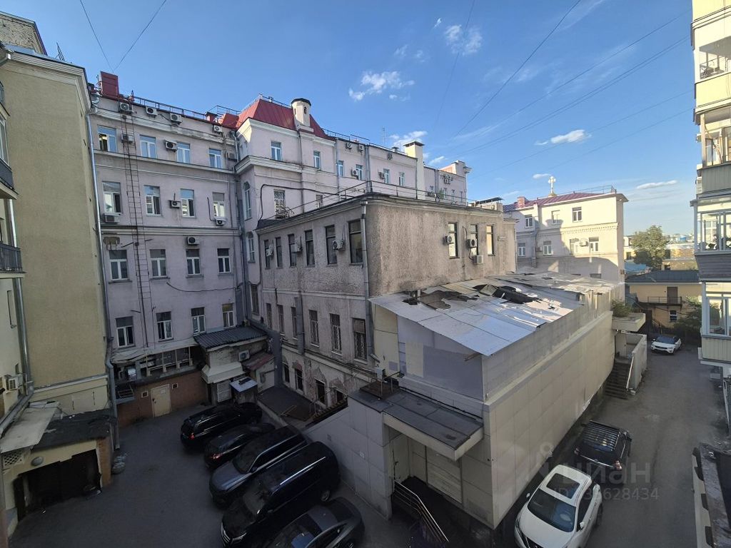 m. Teatralnaya: Apartment, 2-rooms