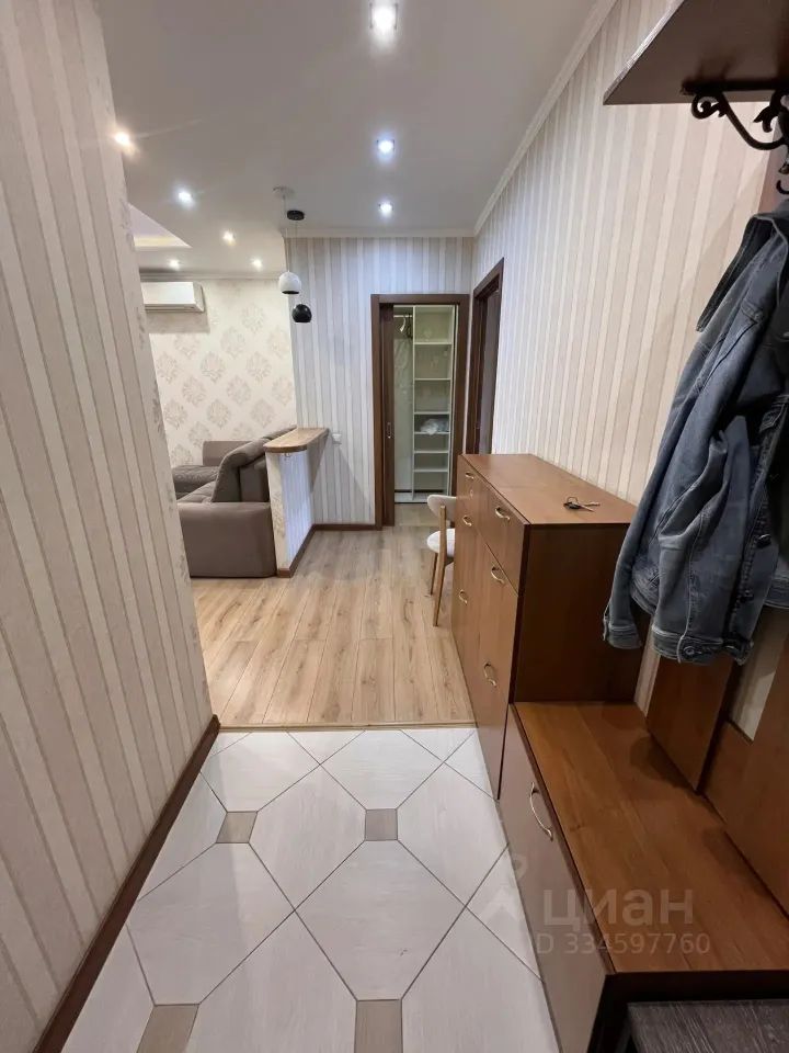 m. Lukhmanovskaya: Apartment, 2-rooms