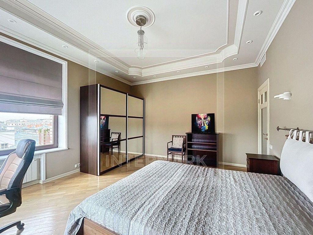 m. Mayakovskaya: Apartment, 4-rooms