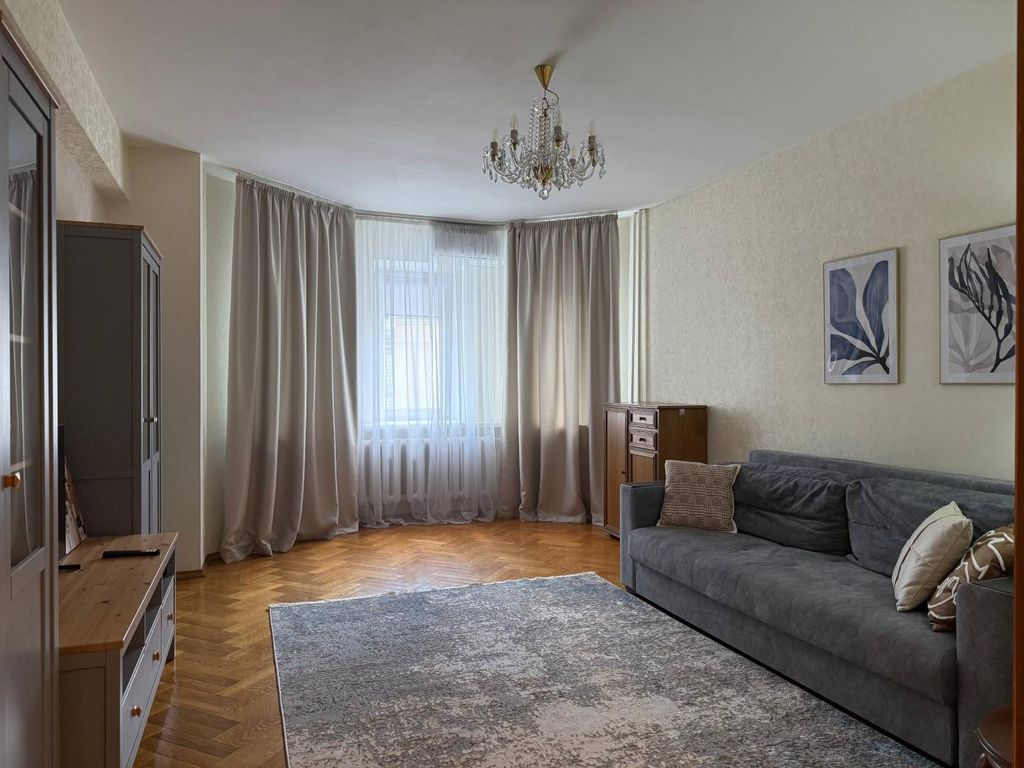 m. Trubnaya: Apartment, 2-rooms