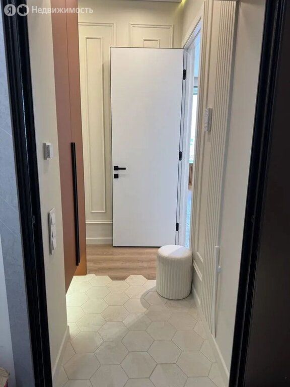 m. ZIL: Apartment, 2-rooms