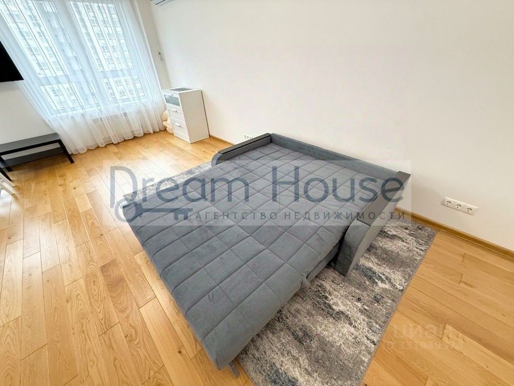 m. Lukhmanovskaya: Apartment, studio