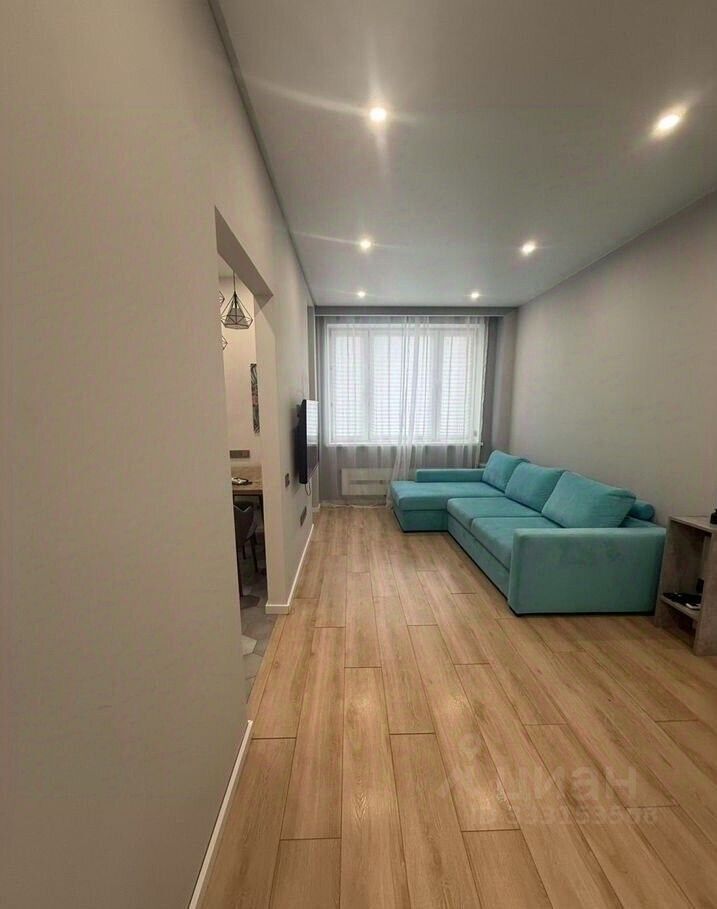 m. ZIL: Apartment, 2-rooms