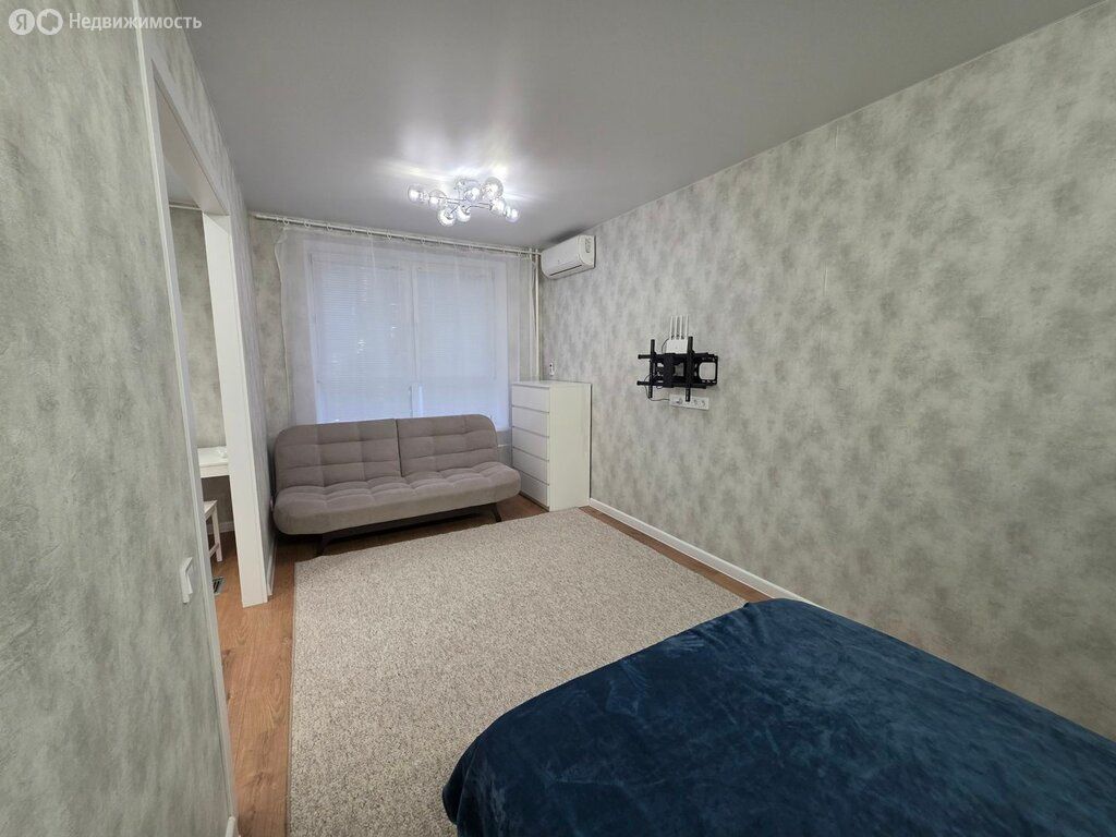 m. Lukhmanovskaya: Apartment, 1-rooms