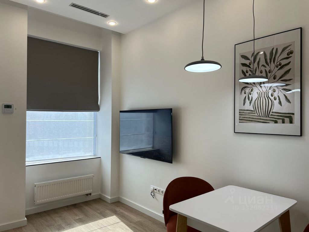 m. ZIL: Apartment, 2-rooms