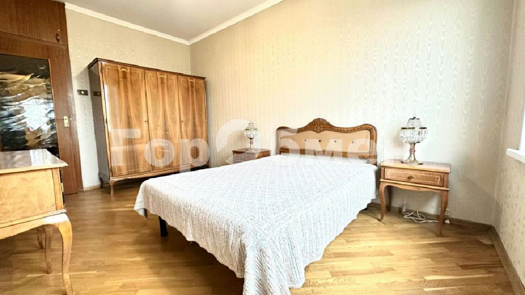 m. Yugo-Zapadnaya: Apartment, 3-rooms