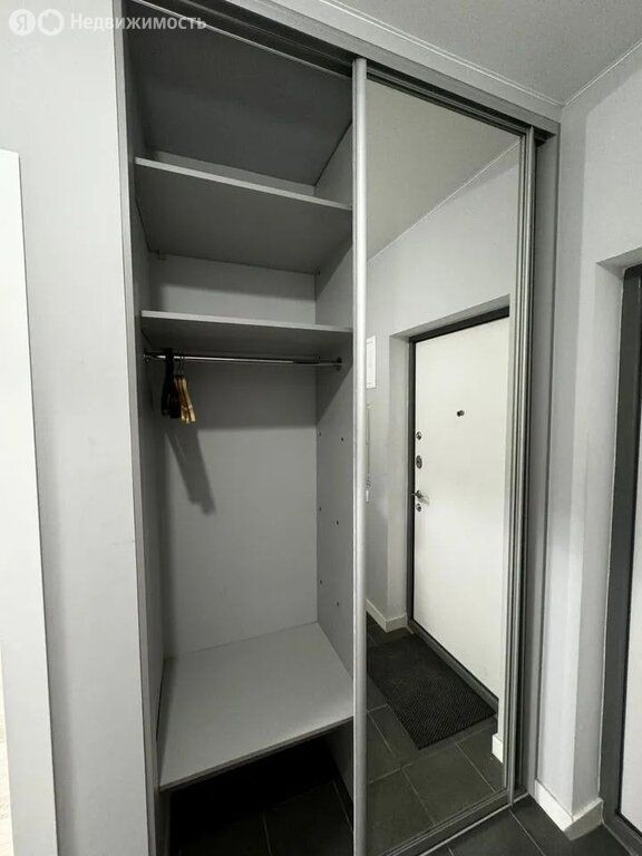m. ZIL: Apartment, 1-rooms
