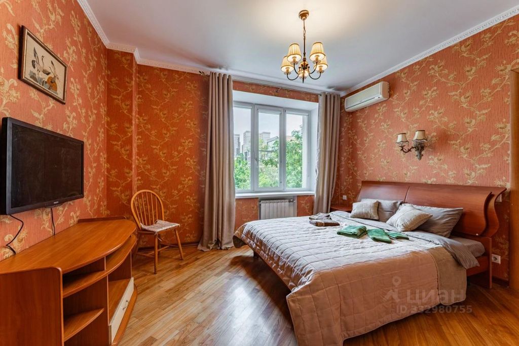 m. Ulitsa 1905 goda: Apartment, 2-rooms