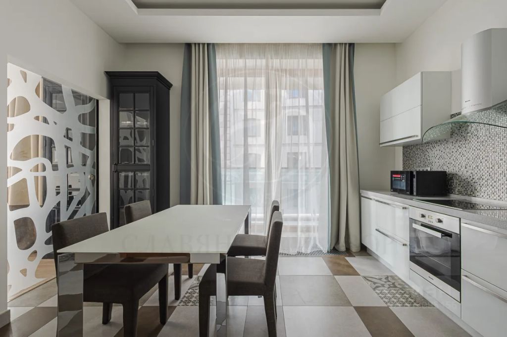 m. Smolenskaya: Apartment, 4-rooms