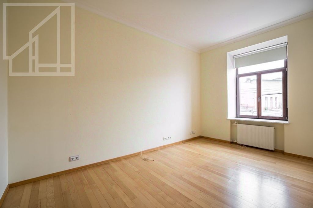 m. Kropotkinskaya: Apartment, 4-rooms