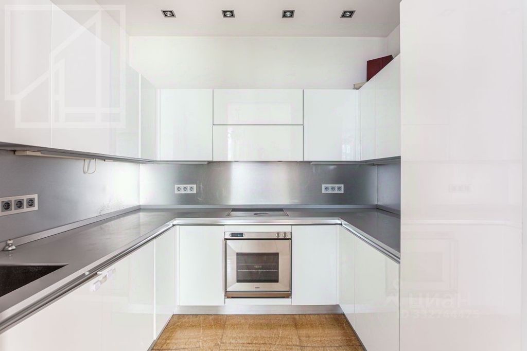 m. Smolenskaya: Apartment, 4-rooms