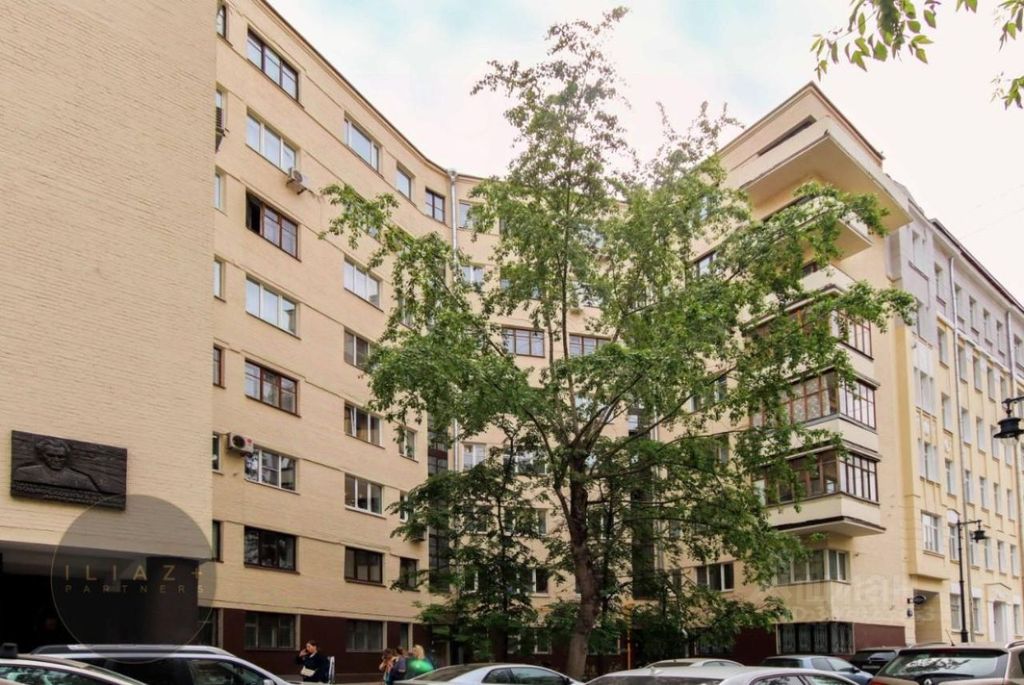 m. Kropotkinskaya: Apartment, 2-rooms