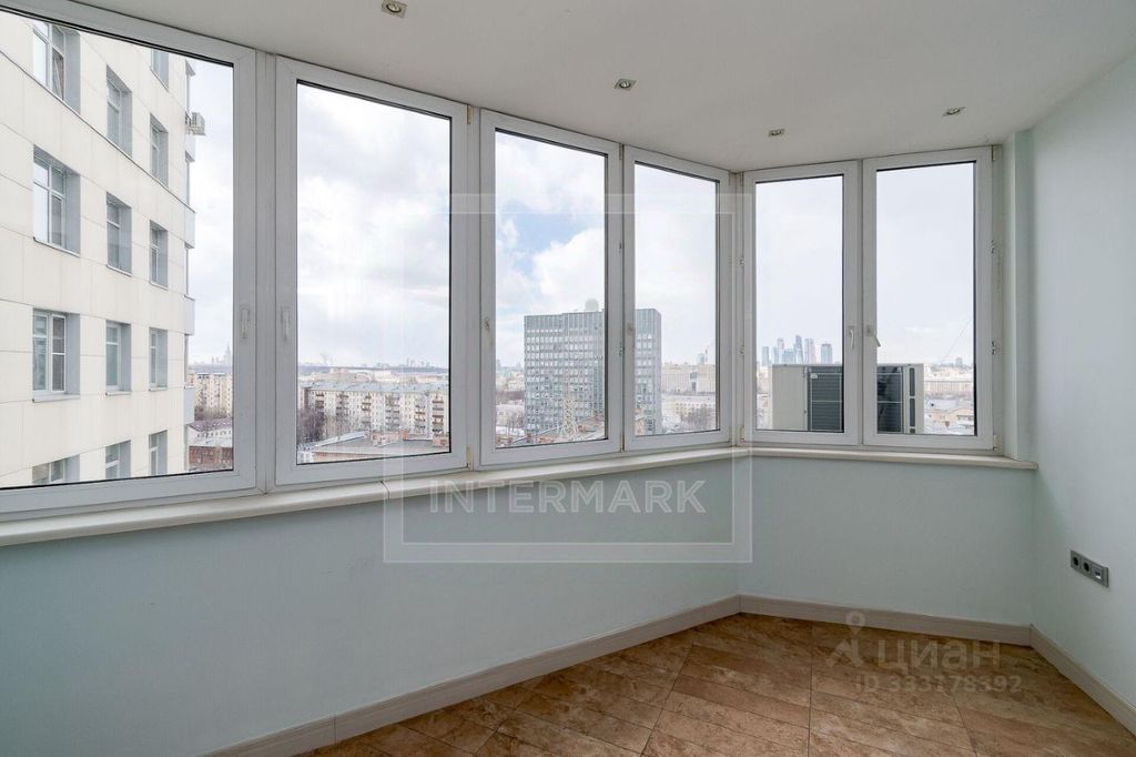 m. Oktyabrskaya: Apartment, 3-rooms