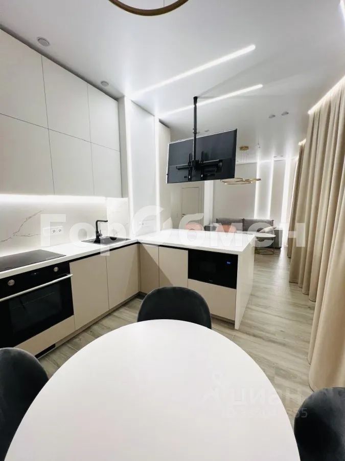 m. ZIL: Apartment, 2-rooms