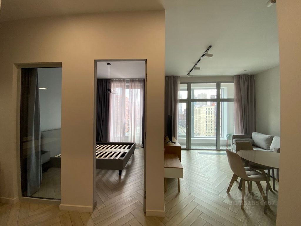 m. ZIL: Apartment, 2-rooms