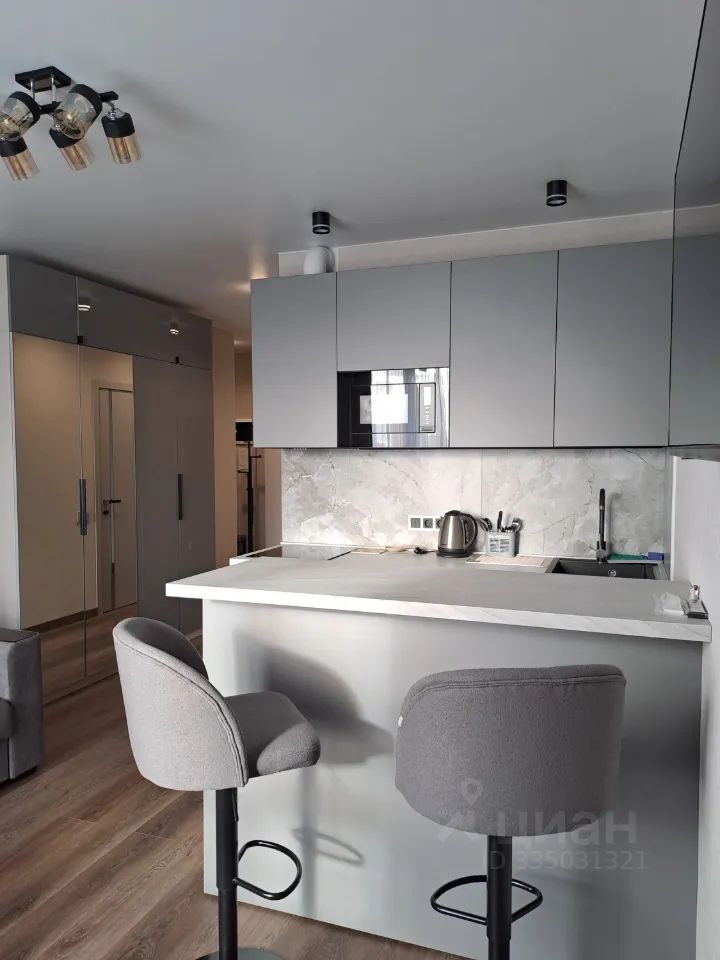 m. Lukhmanovskaya: Apartment, studio