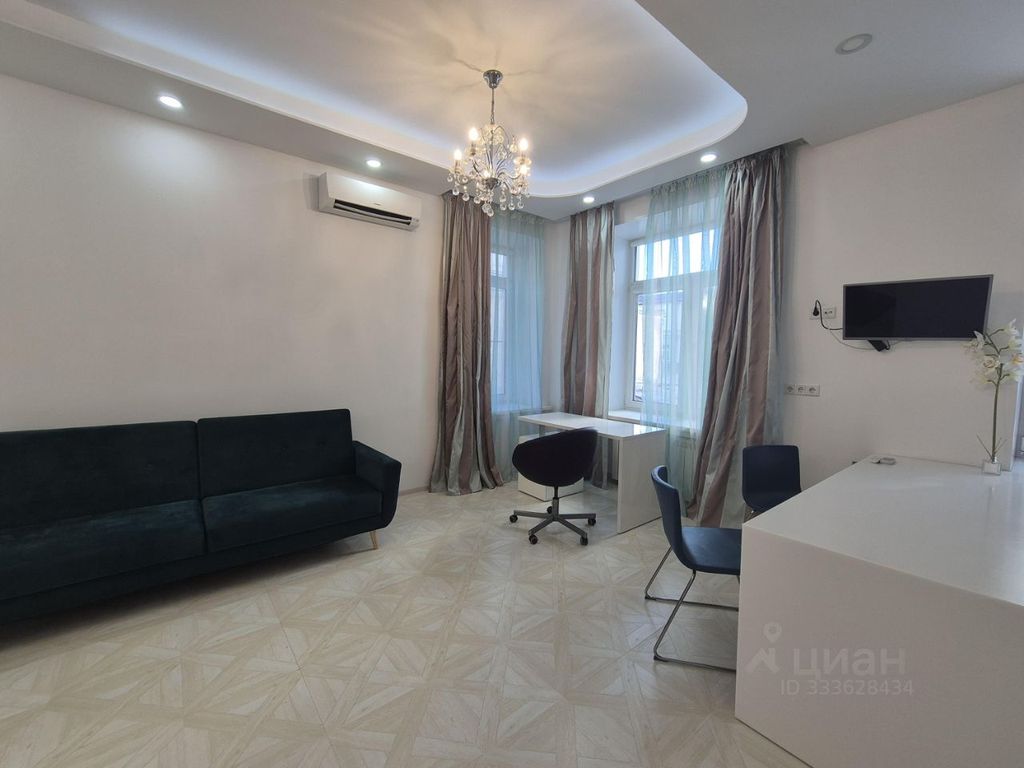 m. Teatralnaya: Apartment, 2-rooms