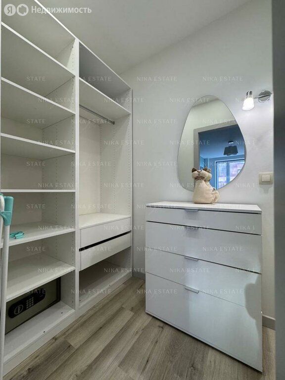 m. ZIL: Apartment, 2-rooms
