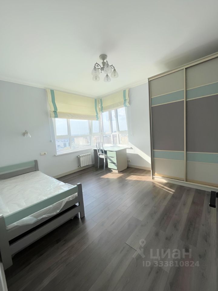 m. Lukhmanovskaya: Apartment, 3-rooms