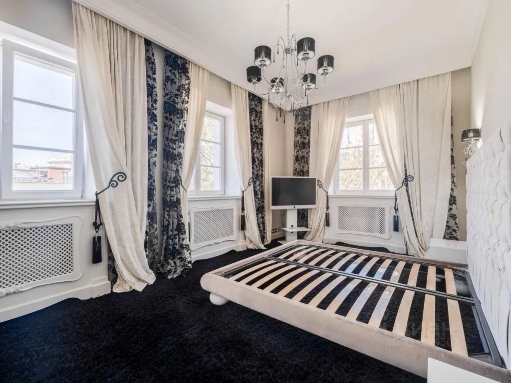m. Kropotkinskaya: Apartment, 4-rooms