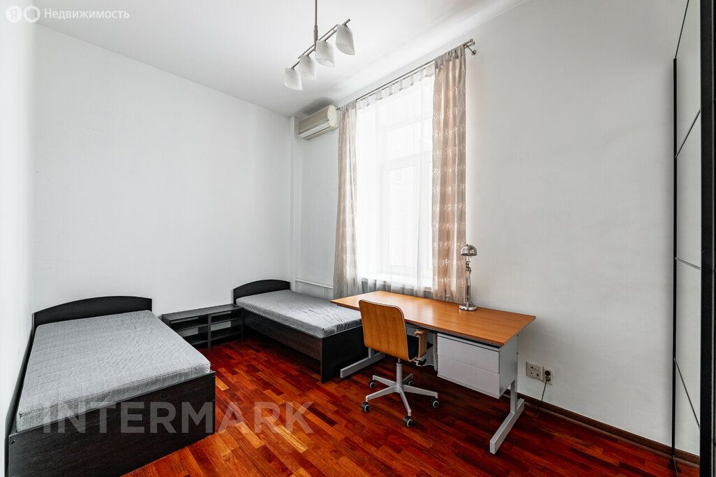 m. Polyanka: Apartment, 3-rooms