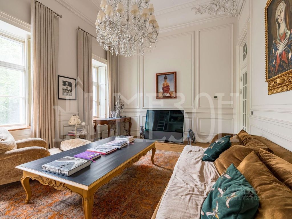 m. Chistye prudy: Apartment, 5-rooms