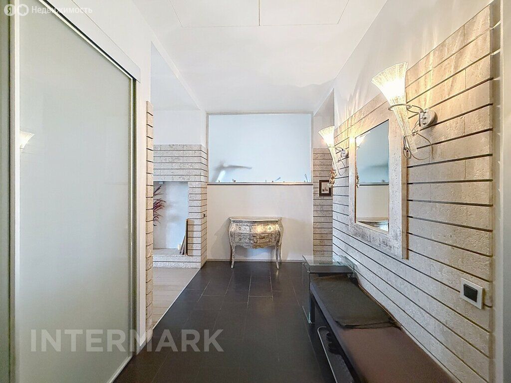 m. Barrikadnaya: Apartment, 4-rooms