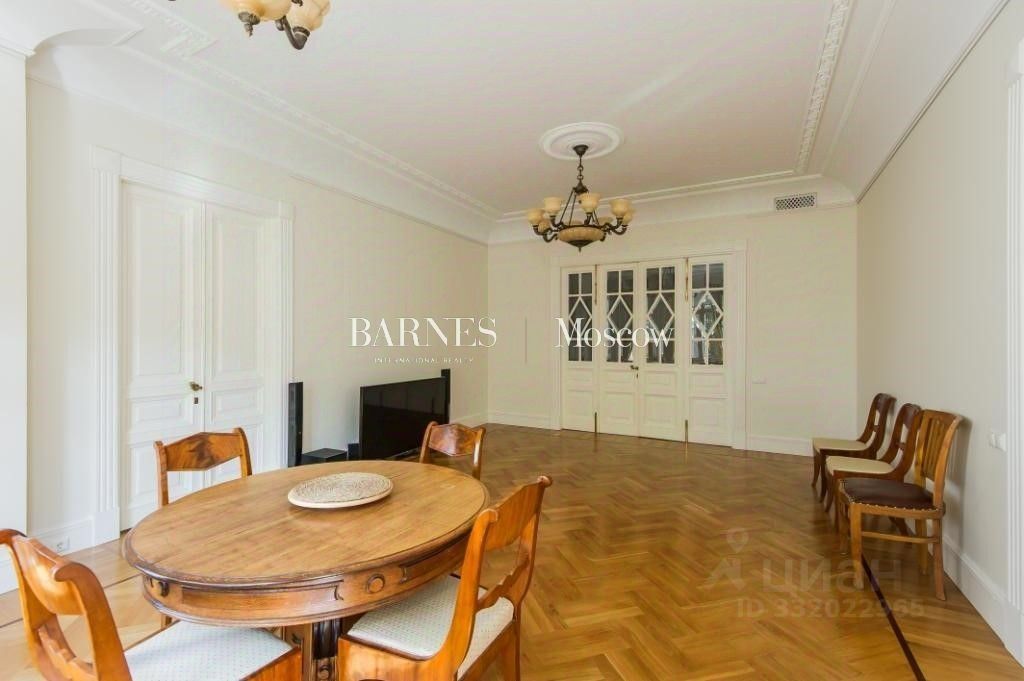 m. Kropotkinskaya: Apartment, 4-rooms