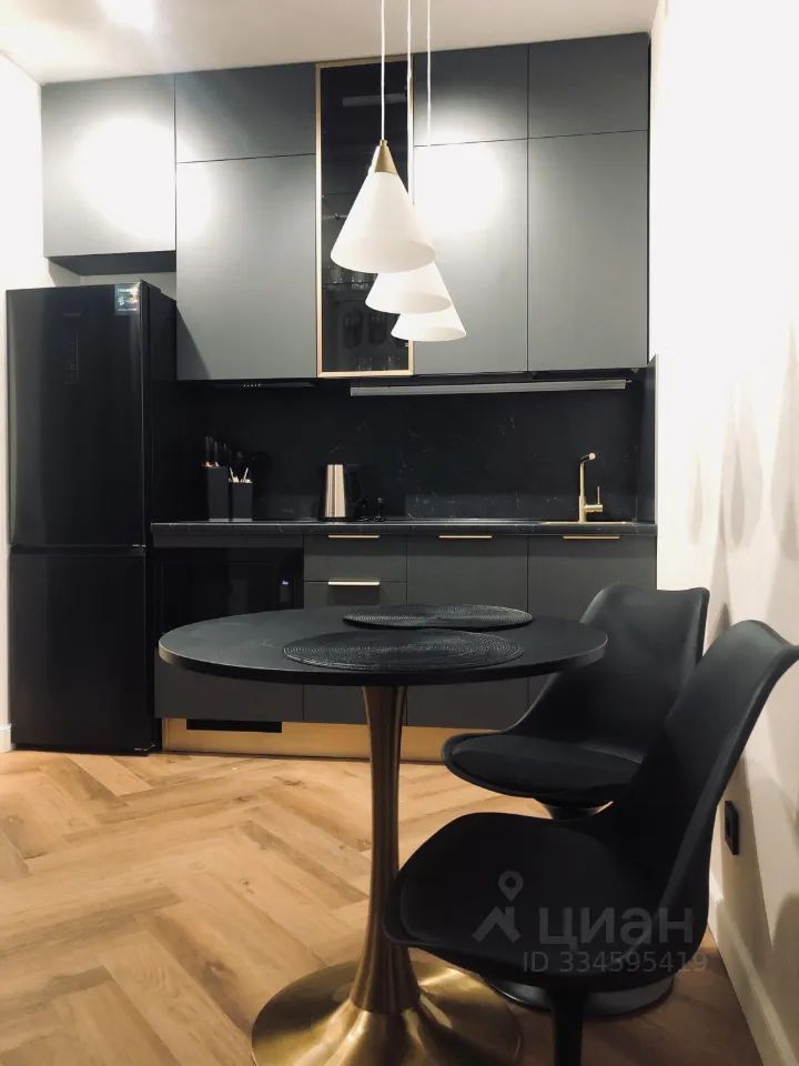 m. ZIL: Apartment, 2-rooms