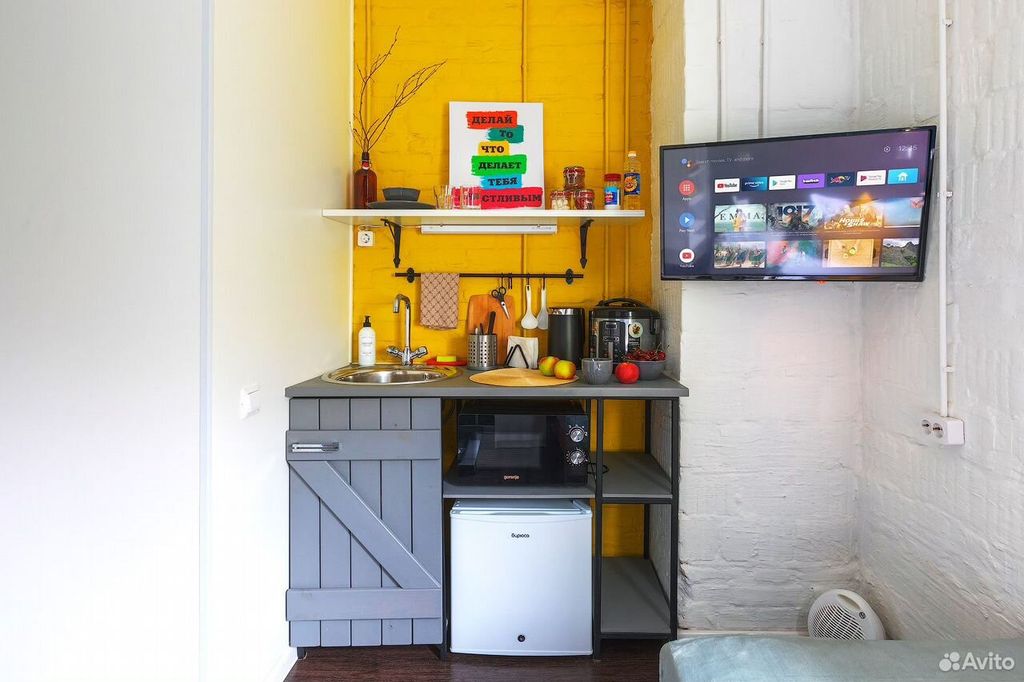 m. Ploschad trekh vokzalov: Apartment, studio