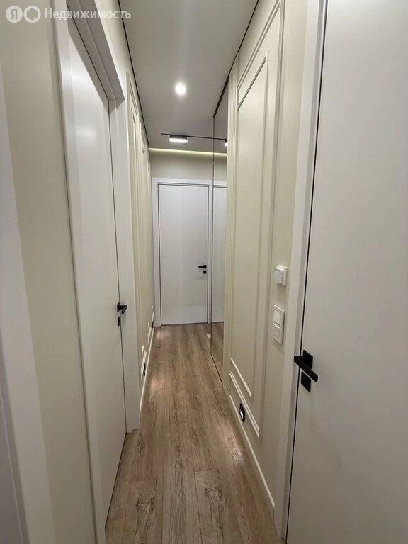 m. ZIL: Apartment, 2-rooms