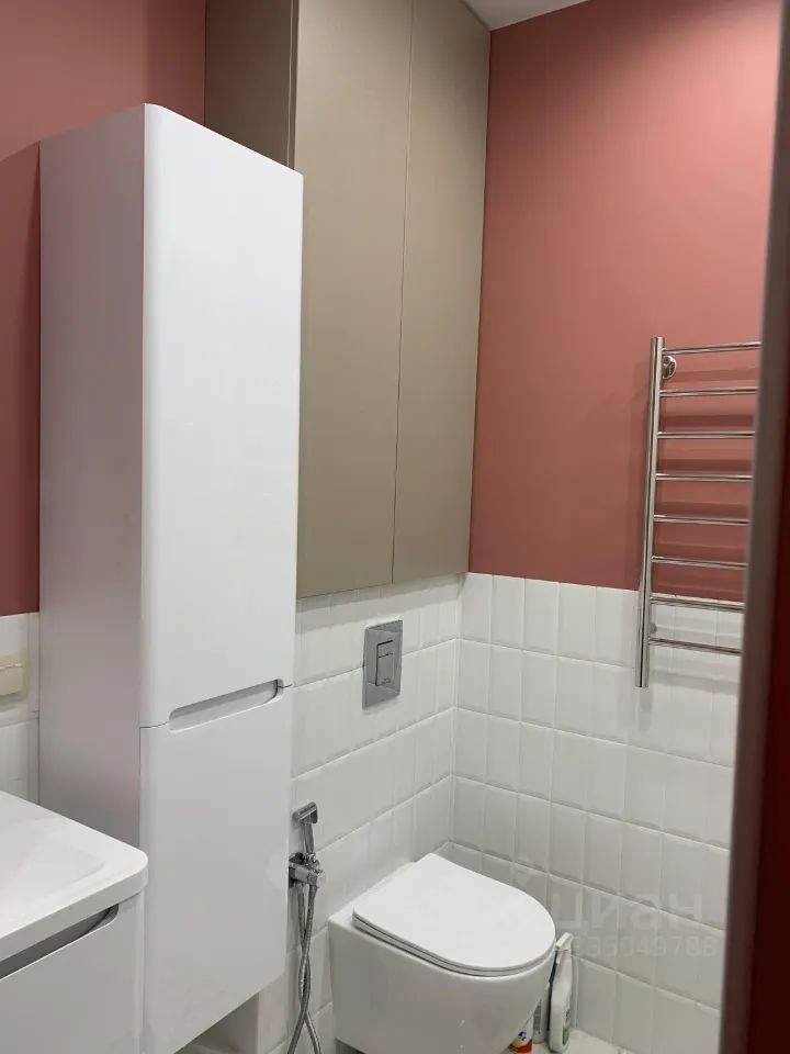 m. ZIL: Apartment, 2-rooms