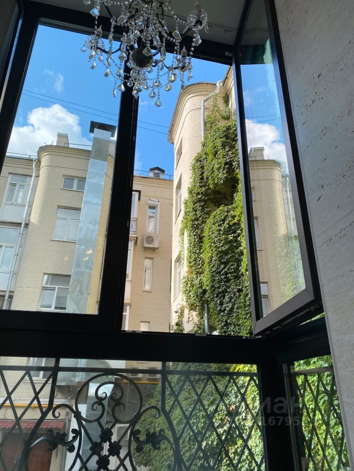 m. Kropotkinskaya: Apartment, 2-rooms