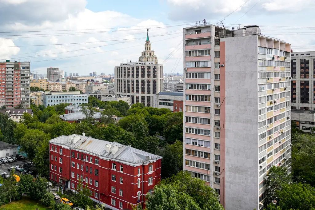 m. Ploschad trekh vokzalov: Apartment, studio