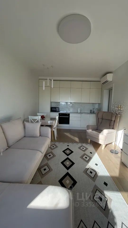 m. Molodezhnaya: Apartment, 3-rooms