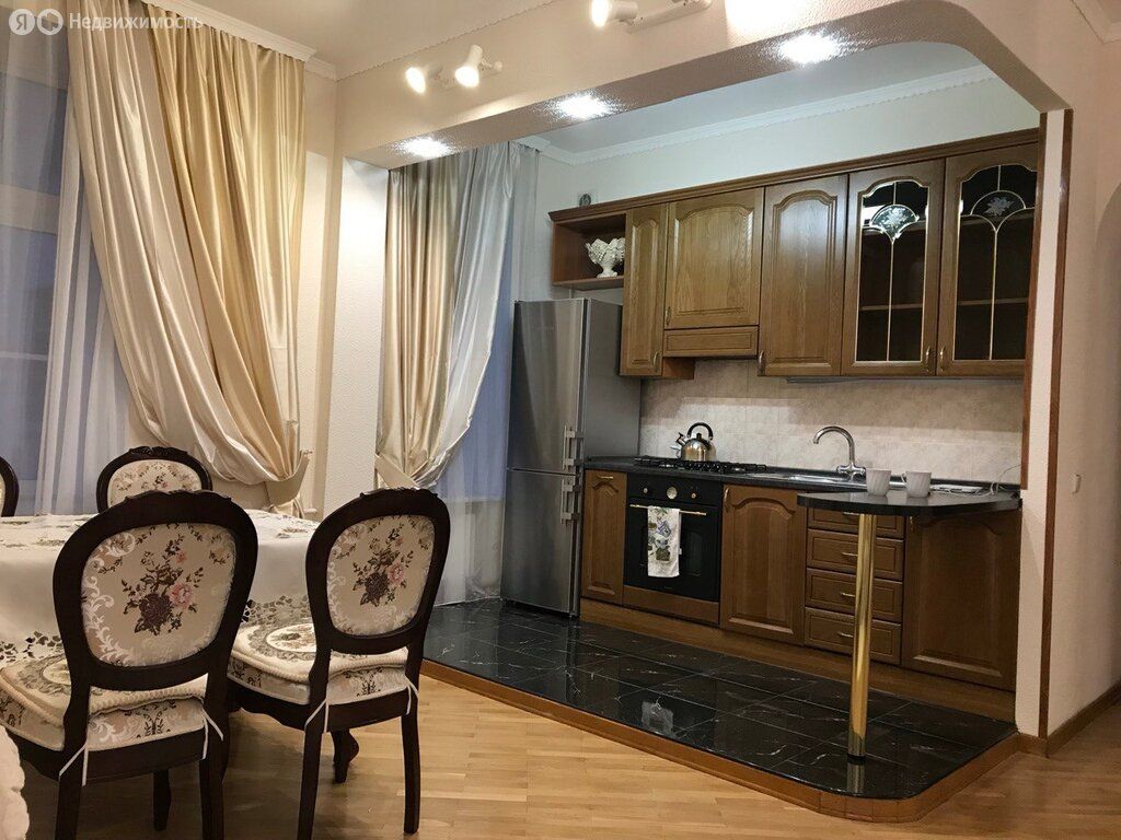 m. Teatralnaya: Apartment, 2-rooms