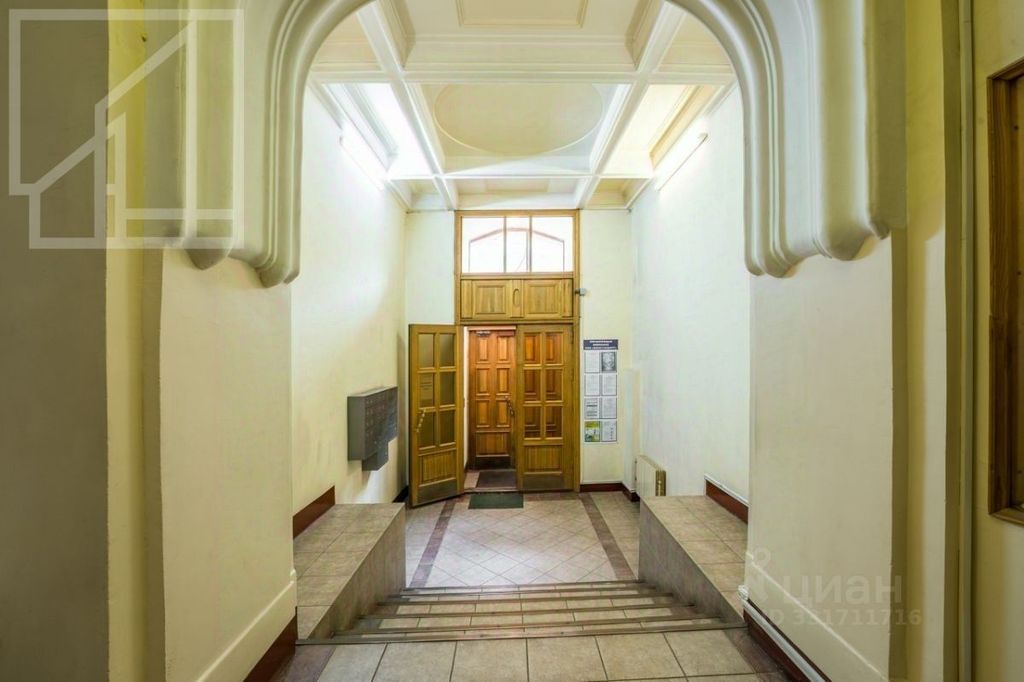 m. Kropotkinskaya: Apartment, 4-rooms