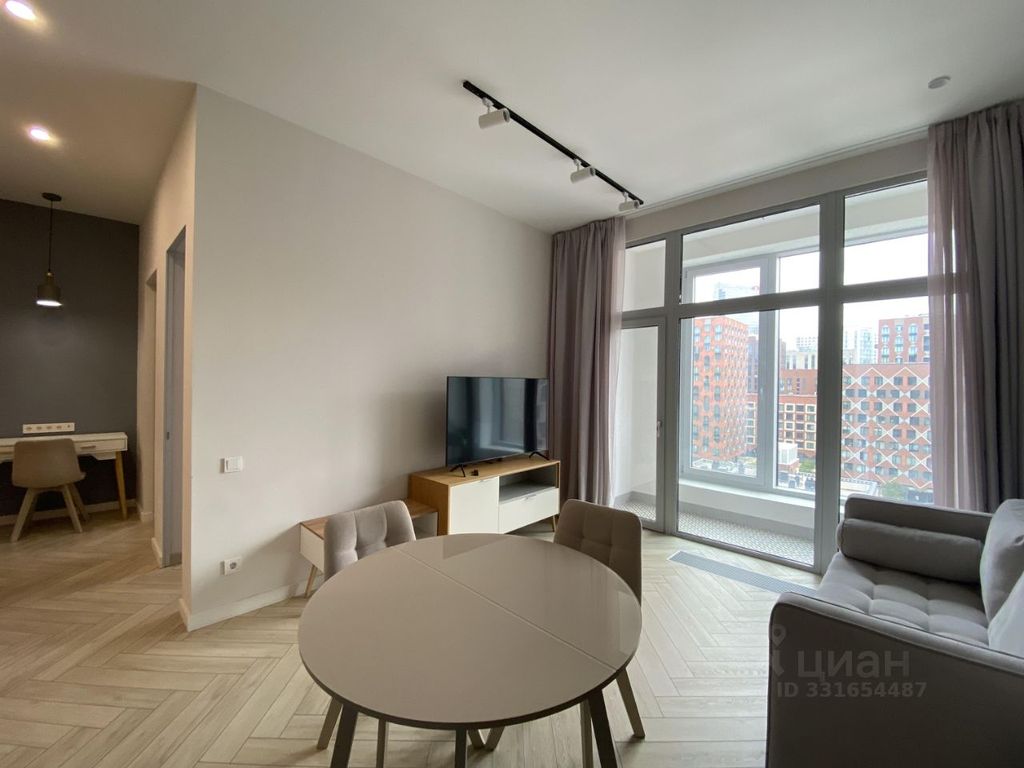 m. ZIL: Apartment, 2-rooms