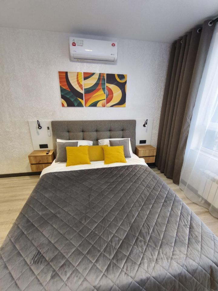m. Lukhmanovskaya: Apartment, studio