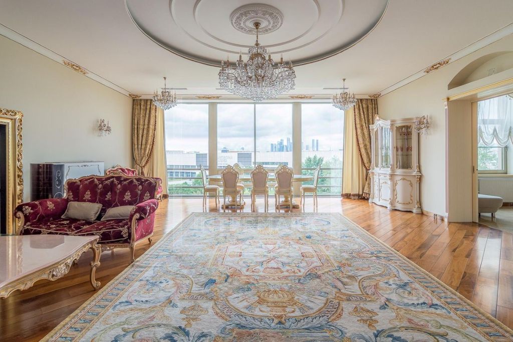 m. Oktyabrskaya: Apartment, 6-rooms